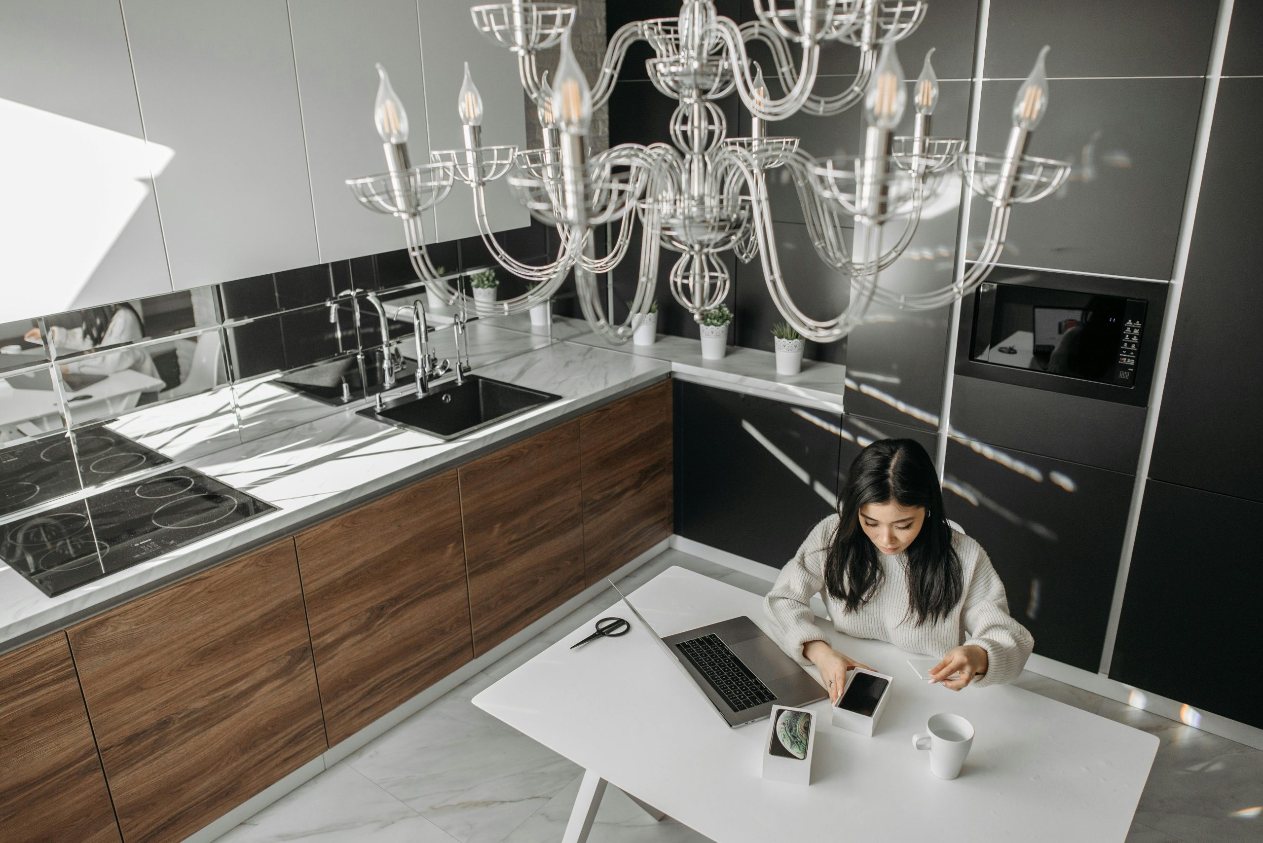 6 Easy Ways to Zhuzh Up Your Rental, According to an Interior Decorator 6 Easy Ways to Zhuzh Up Your Rental, According to an Interior Decorator
