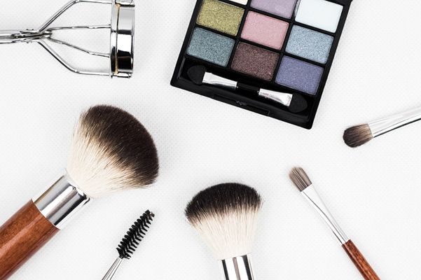 Vacation Packing Checklist: Things Women Should Definitely Pack Makeup Kit