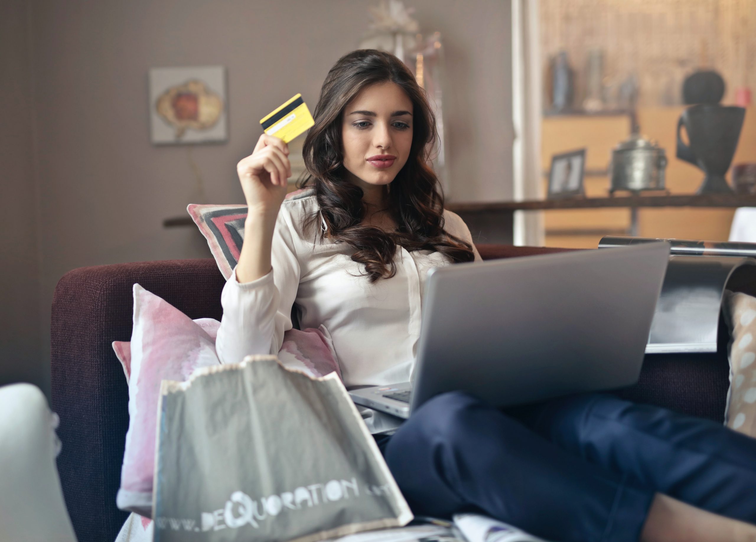Does Paying Your Credit Card Bill Late Affect your Credit Score?