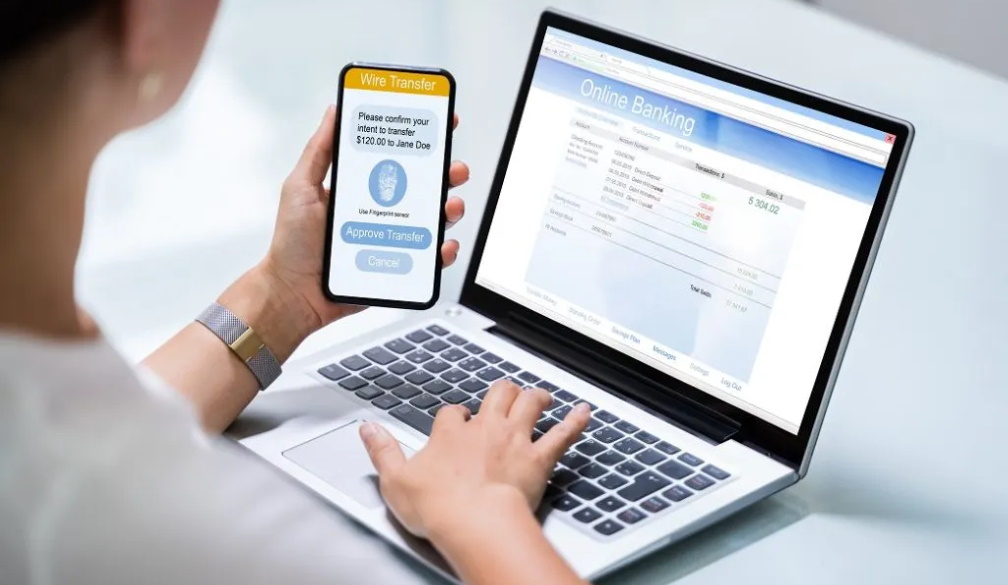 How do I Become an Ecommerce Manager