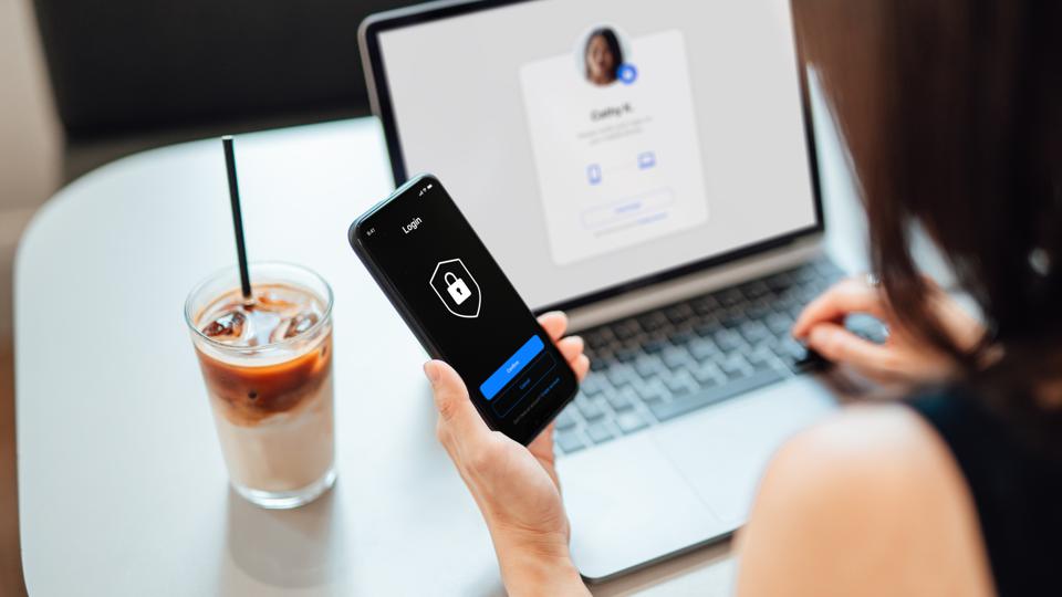 Effective Ways to Resolve The Issue of Online Identity Theft