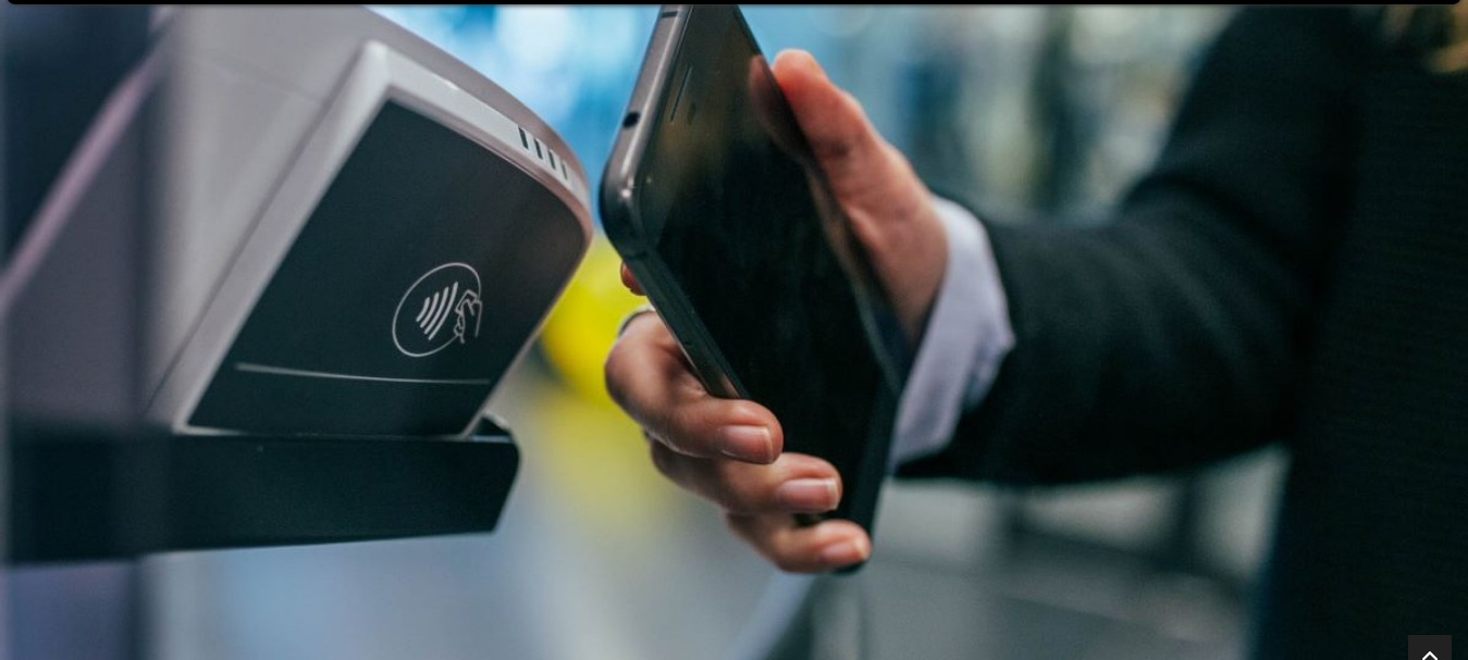 Should the World Run on a Cashless Economy?