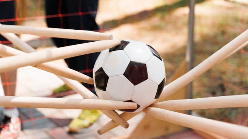 The Importance of Communication in Team-based Games The Importance of Communication in Team-based Games