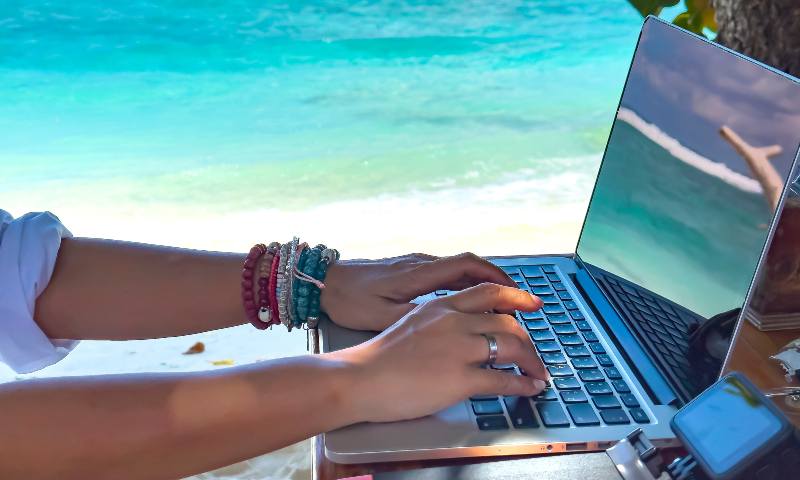 Digital Nomads Lifestyle: Pros and Cons Digital Nomads Lifestyle: Pros and Cons