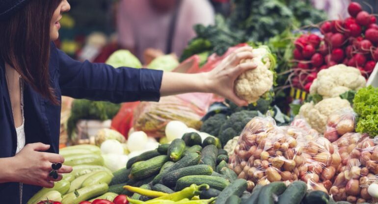 The Benefits of Shopping at Farmers Markets