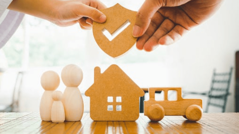 The Ultimate Guide to Choosing the Right Insurance Policy The Ultimate Guide to Choosing the RIght Insurance Policy