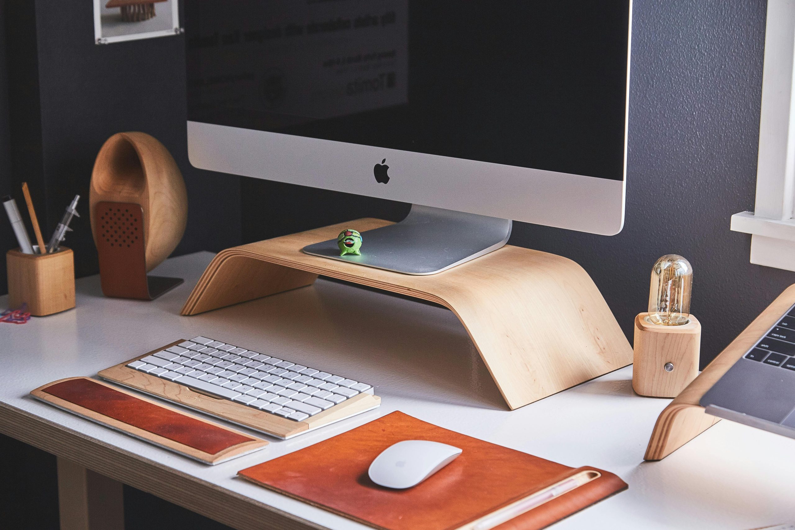 UI vs. UX: Designing Websites That Win Hearts and Minds