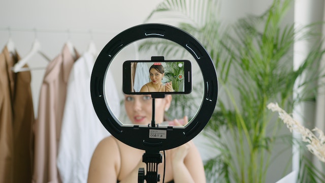 Captivating Your Audience: 7+ Techniques for Engaging TikTok Live Stream Viewers