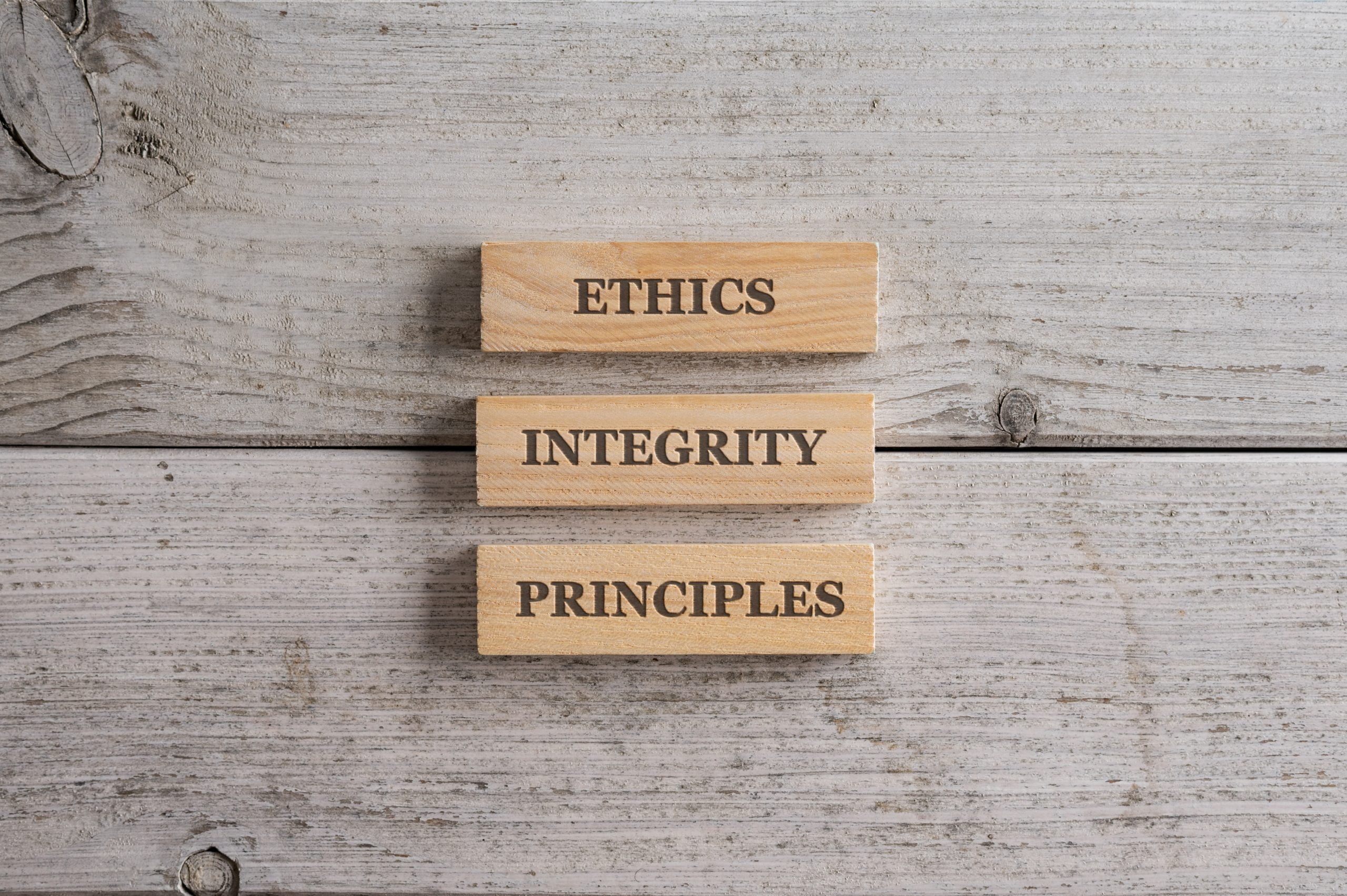 Ethical Dilemmas in Content Creation: Authenticity, Sponsorships, and Transparency