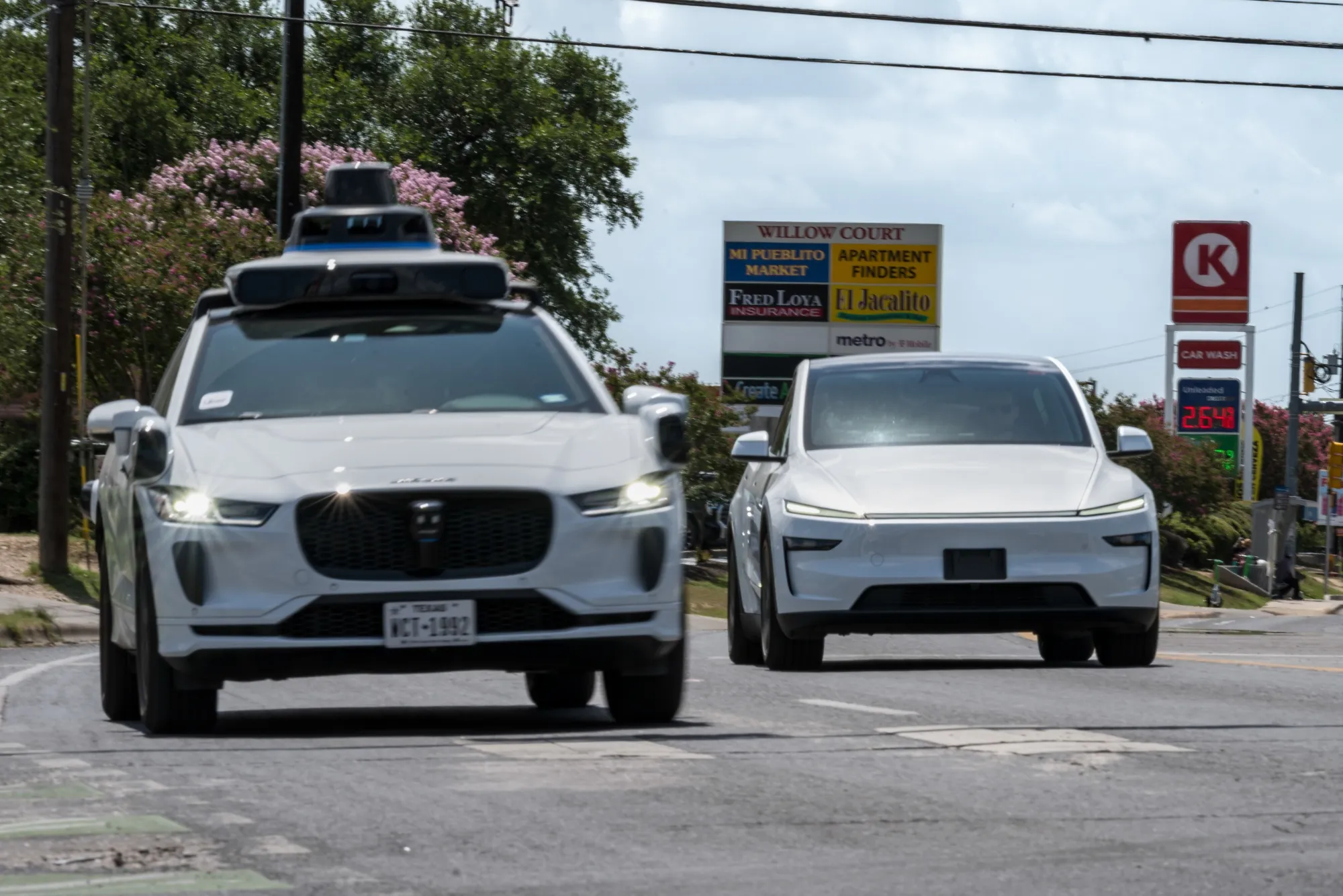 Comparing Tesla, Waymo, and Cruise: Who's Leading the Race? Comparing Tesla, Waymo, and Cruise: Who's Leading the Race