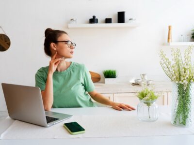 Virtual Assistant vs Social Media Manager: Choosing Your First Remote Career Path virtual assistant vs social media manager