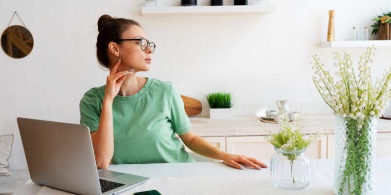 virtual assistant vs social media manager
